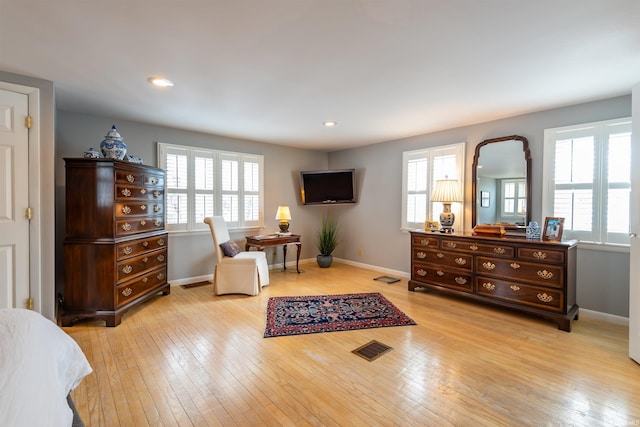 921 S Sheridan Dr, Bloomington, IN 47401 - living area with healthy amount of natural light, light wood-style floors, and recessed lighting