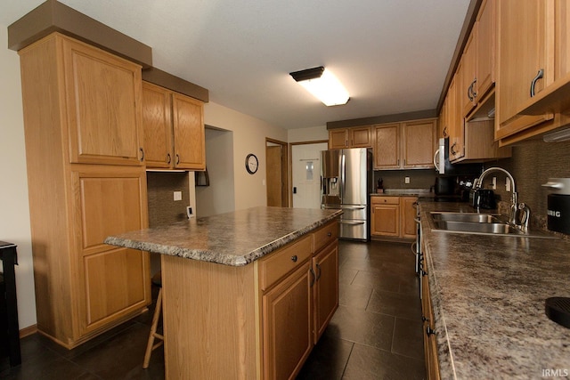 327 Hillside Ave, Roanoke, IN 46783 - kitchen featuring appliances with stainless steel finishes, built in desk, backsplash, and a kitchen bar