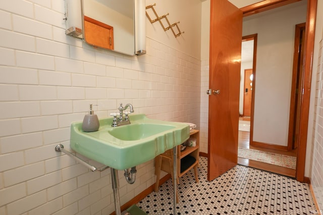 7420 S Fairfax Rd, Bloomington, IN 47401 - bathroom featuring tile walls