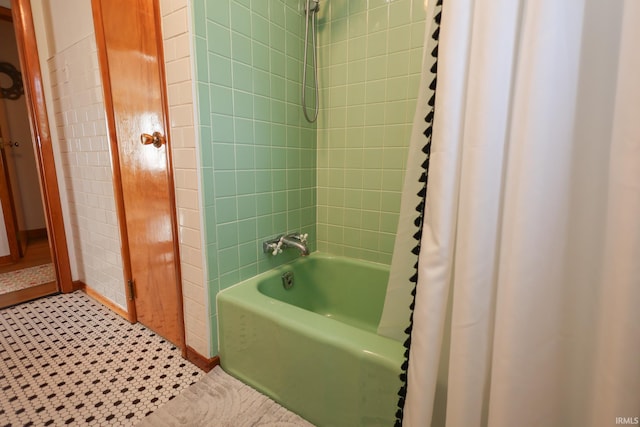 7420 S Fairfax Rd, Bloomington, IN 47401 - bathroom featuring shower / bathtub combination with curtain and baseboards