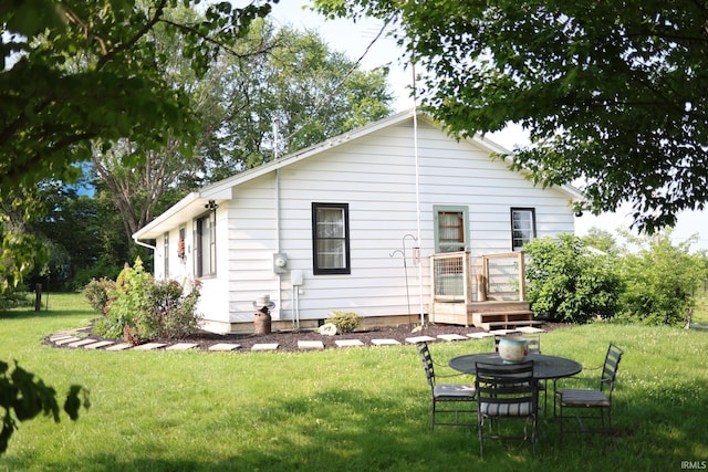 7420 S Fairfax Rd, Bloomington, IN 47401 - back of property with a lawn
