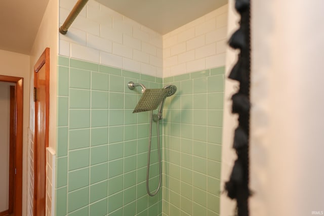 7420 S Fairfax Rd, Bloomington, IN 47401 - full bathroom featuring tiled shower