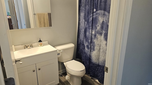 822 Aurora Knoll Ln, Fort Wayne, IN 46825 - bathroom with vanity, a shower with shower curtain, and wood finished floors