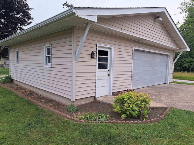 622 S Market St, Winamac, IN 46996 - view of detached garage