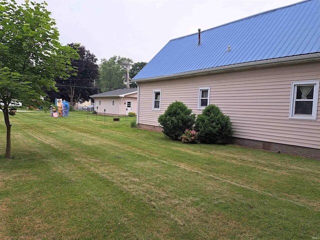 622 S Market St, Winamac, IN 46996 - view of green lawn