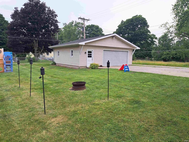 622 S Market St, Winamac, IN 46996 - view of side of home with a detached garage and an outdoor structure