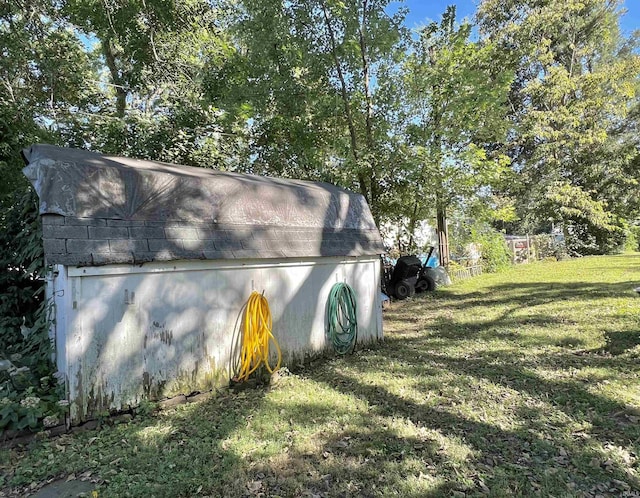 413 W 2nd St, Mount Carmel, IL 62863 - view of outdoor structure featuring view of scattered trees