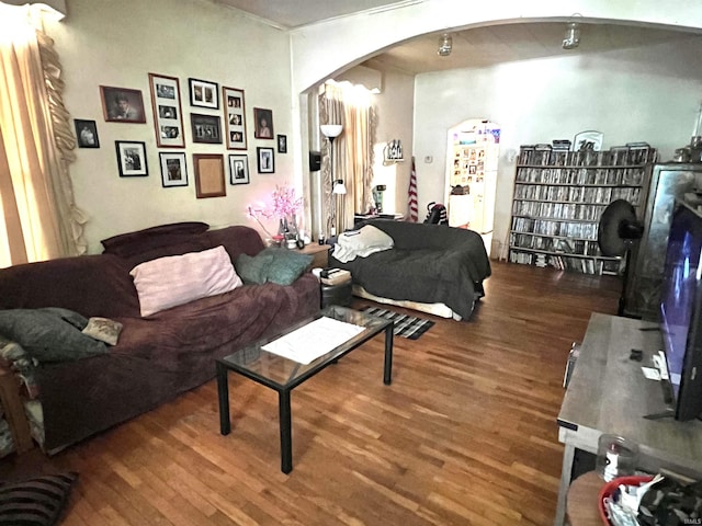 413 W 2nd St, Mount Carmel, IL 62863 - living area with arched walkways and wood finished floors