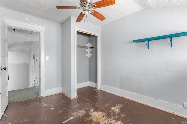 906 S Union St, Kokomo, IN 46901 - unfurnished bedroom with a textured ceiling, a closet, and ceiling fan
