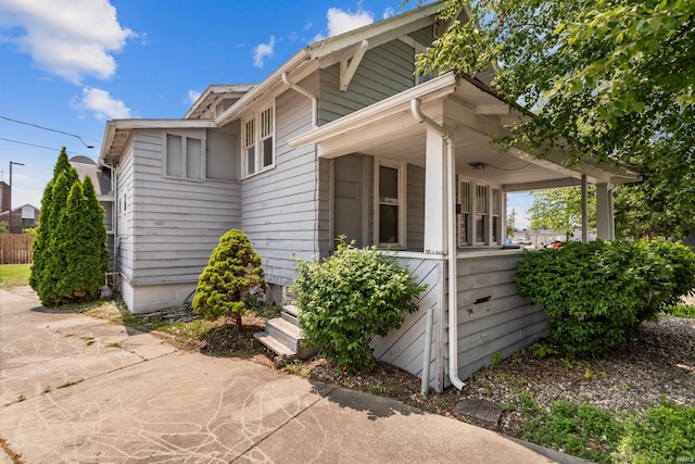 906 S Union St, Kokomo, IN 46901 - view of side of home with a porch