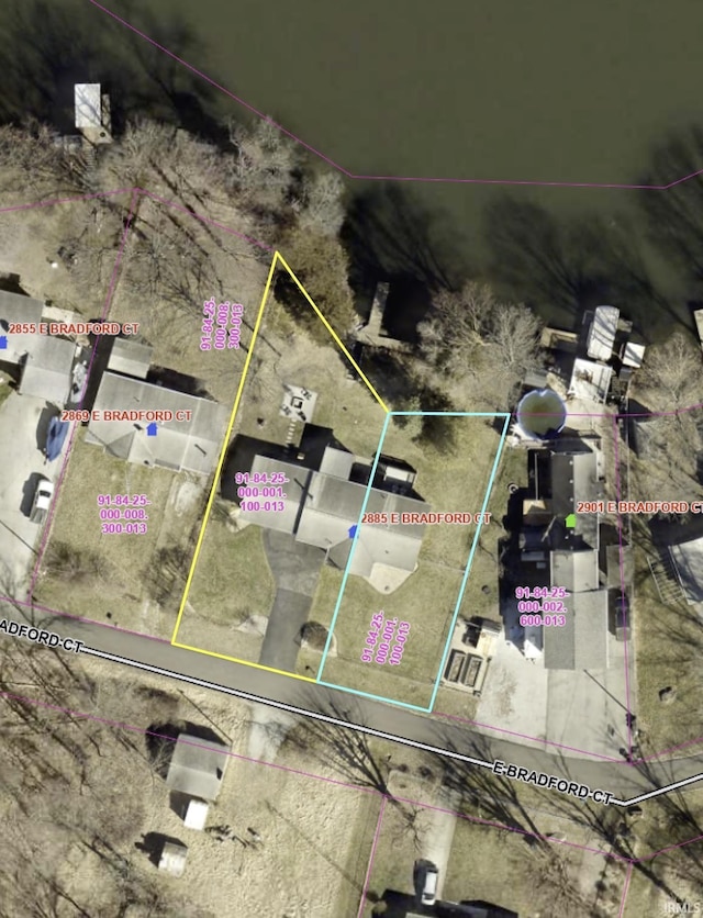 2885 E Bradford Ct, Monon, IN 47959 - aerial overview of property's location featuring property boundaries highlighted