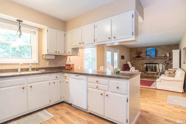 4525 W Middle Ct, Bloomington, IN 47403 - kitchen with dishwasher, light wood-style floors, open floor plan, and a peninsula