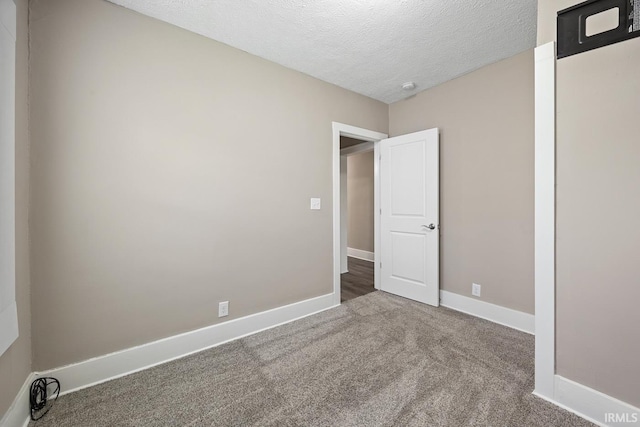 621 S 28th St, Lafayette, IN 47904 - spare room with carpet flooring, a textured ceiling, and a smoke detector