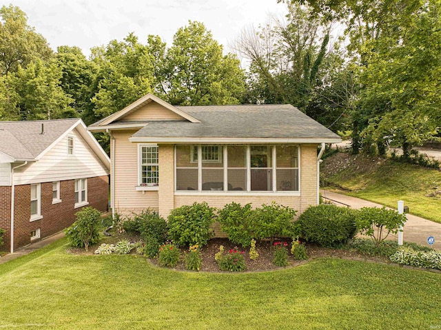 2732 Pennsylvania St, Evansville, IN 47712 - view of front of house featuring brick siding and a front yard