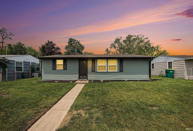 822 W Donaldson Ave, Mishawaka, IN 46545 - single story home with a yard