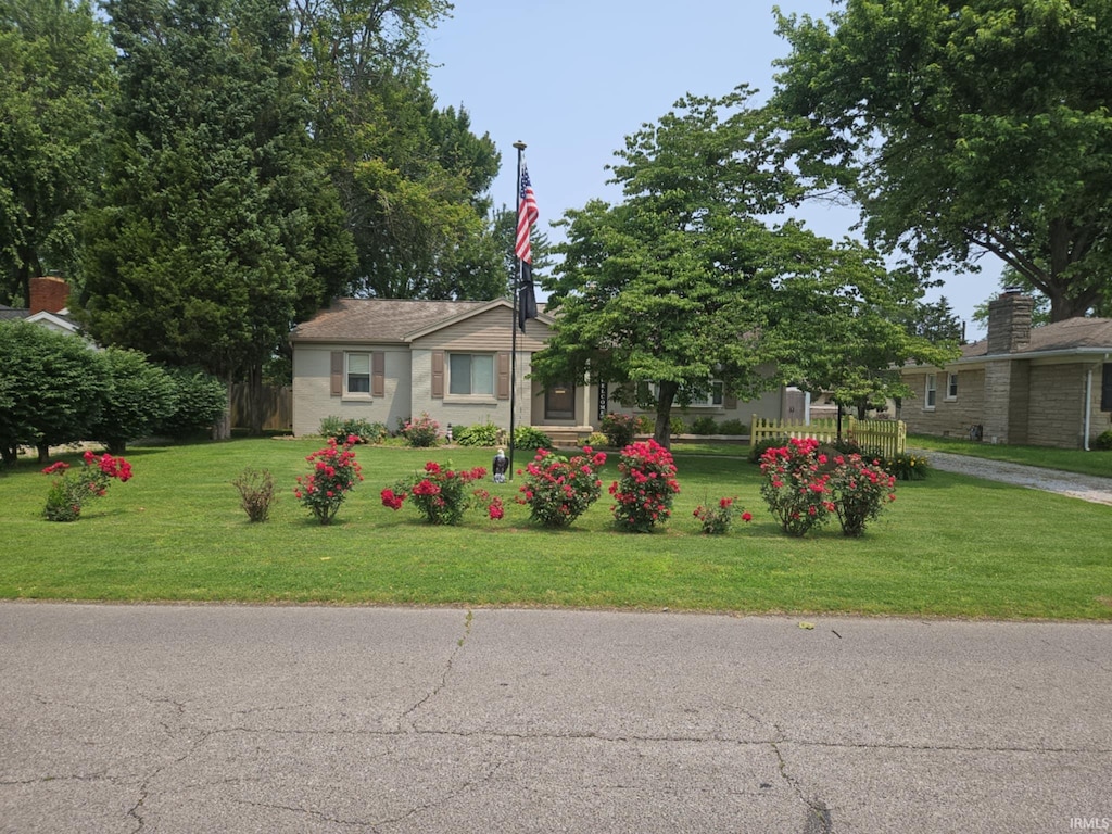 5412 Monroe Ave, Evansville, IN 47715 - ranch-style home featuring a front lawn