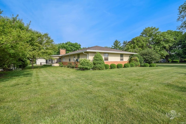 3209 E Kendall Ln, Muncie, IN 47303 - view of green lawn