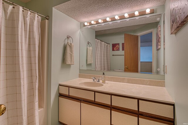 5813 Polo Run, Evansville, IN 47715 - full bathroom with a textured ceiling and vanity