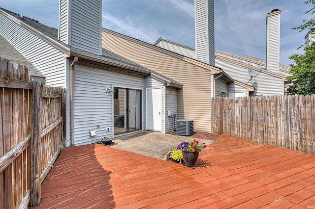 5813 Polo Run, Evansville, IN 47715 - deck with a fenced backyard