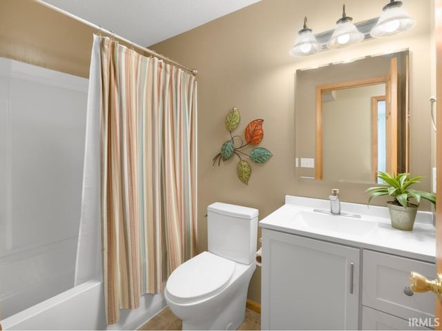 2133 Blue Harbor Dr, Fort Wayne, IN 46804 - full bath featuring vanity and shower / bath combo with shower curtain