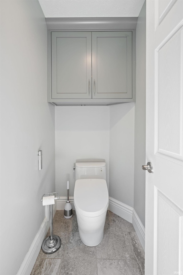 4416 Lakeshore Dr, Kokomo, IN 46902 - bathroom with baseboards