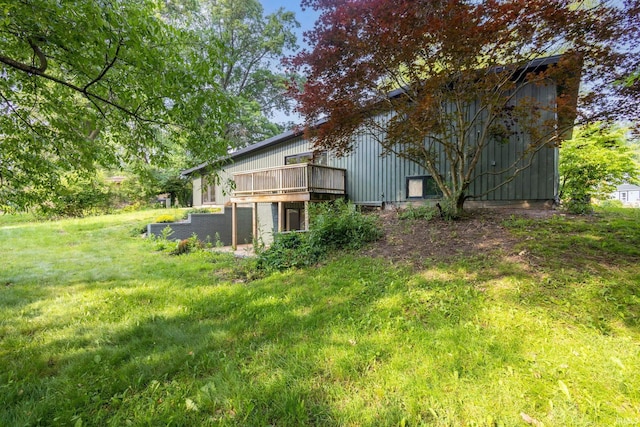 5228 N Lee Ct, South Bend, IN 46614 - view of green lawn featuring a wooden deck