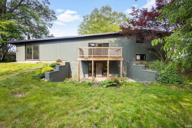 5228 N Lee Ct, South Bend, IN 46614 - back of house with a yard and a wooden deck