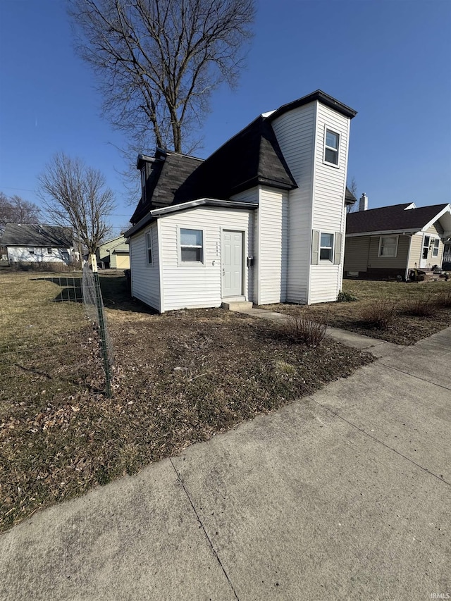 2806 S Walnut St, Muncie, IN 47302 - view of front of property with roof with shingles