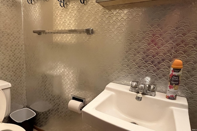 615 Springbrook Rd, Fort Wayne, IN 46825 - bathroom with wallpapered walls and toilet