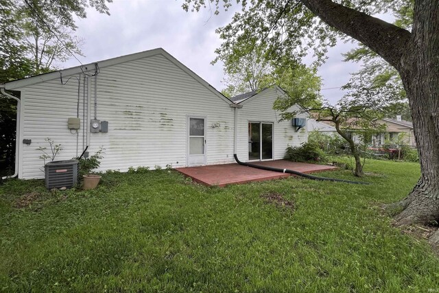 615 Springbrook Rd, Fort Wayne, IN 46825 - rear view of property with a wooden deck and a yard