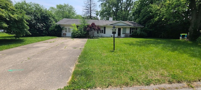2809 W Beckett Dr, Muncie, IN 47304 - single story home featuring a chimney, driveway, and a front lawn