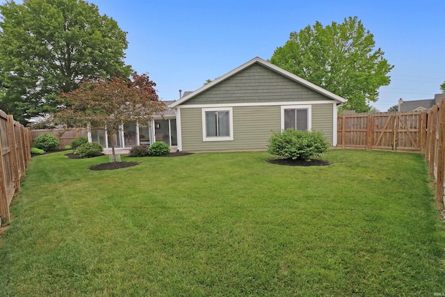 3847 Lodi Ln, Lafayette, IN 47905 - back of property with a fenced backyard