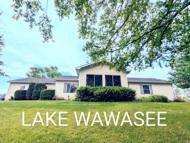 11497 N Biscayne Ln, Cromwell, IN 46732 - ranch-style house featuring a front lawn