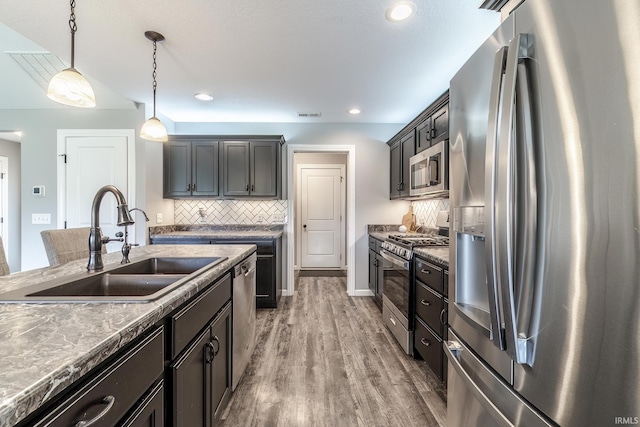 1492 Monte Carlo Dr, Huntertown, IN 46748 - kitchen featuring stainless steel appliances, wood finished floors, backsplash, pendant lighting, and recessed lighting