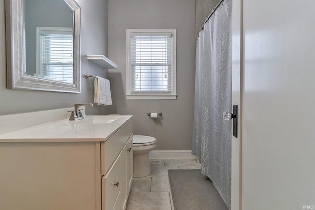 2736 Marion Ave, Evansville, IN 47712 - bathroom with vanity and a shower with curtain