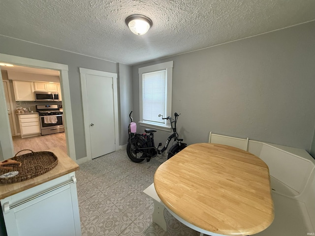 1814 S Douglas St, South Bend, IN 46613 - dining space featuring a textured ceiling