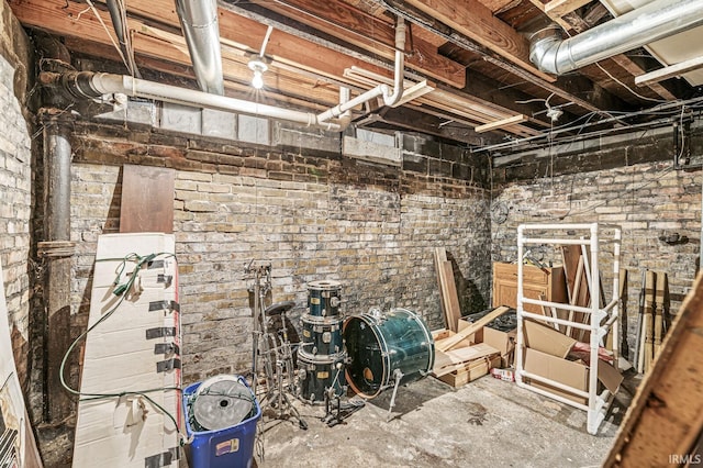 422 W Lawrence St, Mishawaka, IN 46545 - unfinished below grade area featuring brick wall