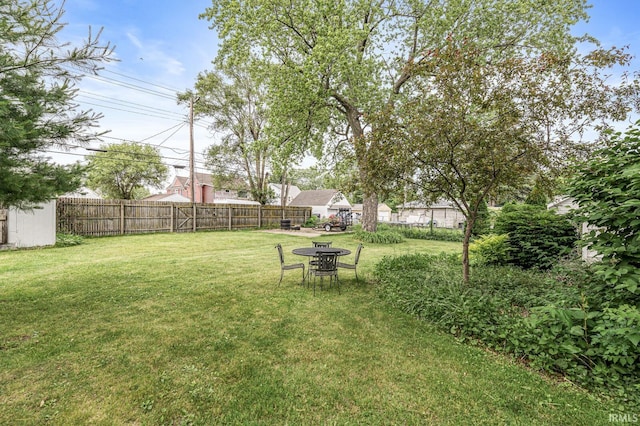 422 W Lawrence St, Mishawaka, IN 46545 - view of fenced backyard