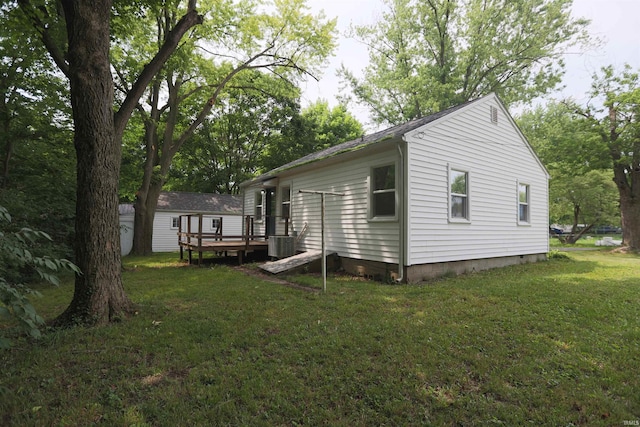 651 W Maple St, Wabash, IN 46992 - rear view of property featuring a lawn and a wooden deck