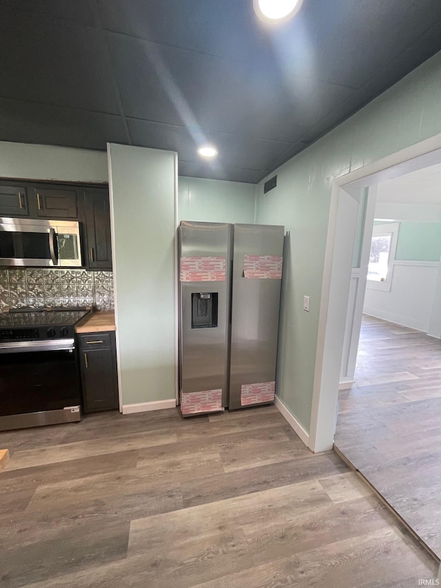 310 S Jefferson St, Bicknell, IN 47512 - kitchen featuring stainless steel appliances, light wood-style floors, light countertops, and backsplash