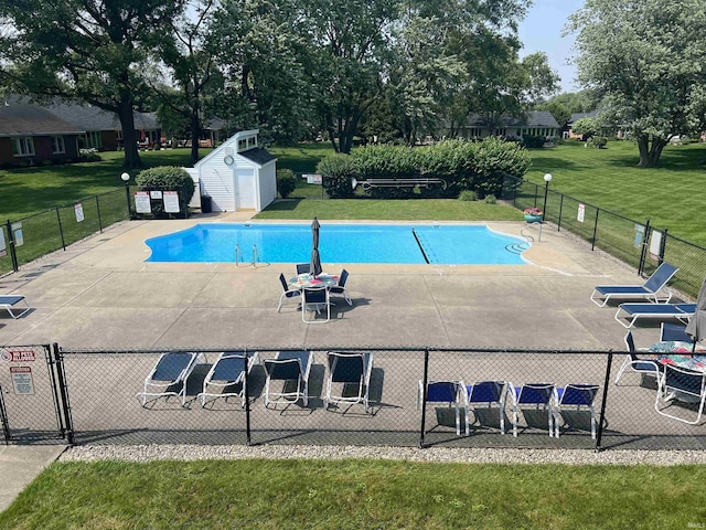 4501 N Wheeling Ave, Muncie, IN 47304 - community pool with an outdoor structure