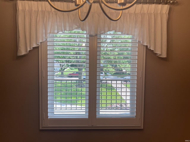 4501 N Wheeling Ave, Muncie, IN 47304 - detailed view of a chandelier