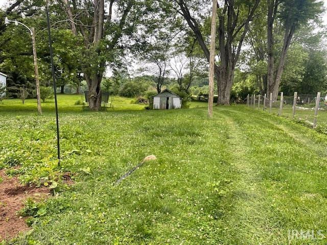 7210 W Dinsmore Rd, Bloomington, IN 47403 - view of yard featuring a shed