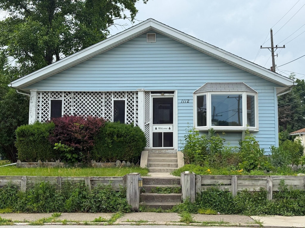 1112 W Broadway St, Kokomo, IN 46901 - view of front facade with entry steps