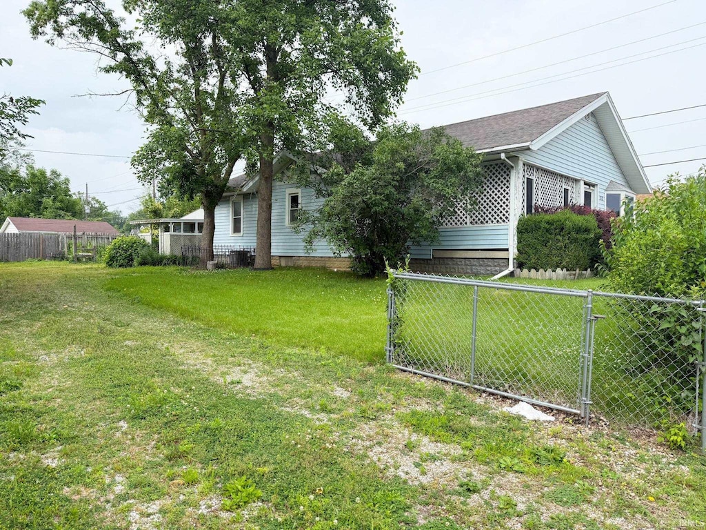 1112 W Broadway St, Kokomo, IN 46901 - view of yard