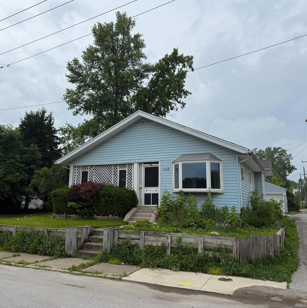 1112 W Broadway St, Kokomo, IN 46901 - view of bungalow
