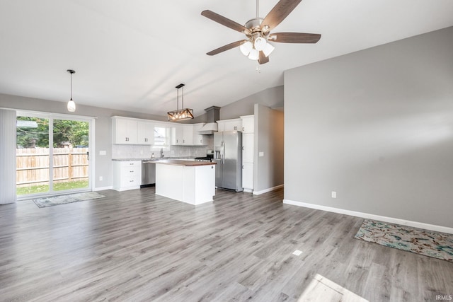 509 Janewood Ct, Goshen, IN 46526 - kitchen with appliances with stainless steel finishes, open floor plan, lofted ceiling, a kitchen island, and a ceiling fan
