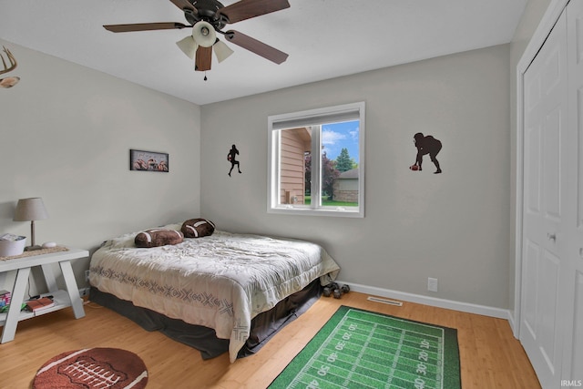207 Meadows Dr, Greentown, IN 46936 - bedroom featuring a closet, wood finished floors, and a ceiling fan