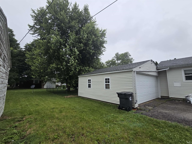 603 E 1st St, Fowler, IN 47944 - view of green lawn featuring asphalt driveway