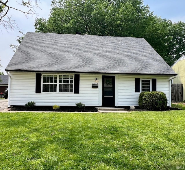 2927 Barnhart Ave, Fort Wayne, IN 46805 - view of front of house featuring a shingled roof